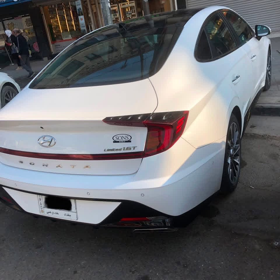 السلام عليكم 
سوناتا فووول مواصفات Limited اعلى فئة 
البجم كبس شركة 
الموديل 2022
الرقم بغداد بأسمي 

الضرر أمريكا كلش بسيط بدون ارباك تبدل جاملغ امامي نفس اللون وصبغ حافه الجاملغ الخلفي وطرف الباب لغد وشاصي مكفول صور الحادث موجودة الكير والمحرك مكفولات 

المواصفات 
🔹السيارة هونداي سوناتا LlMlTED لون أبيض 
 🔹المحرك: 1.6T تيربو رياضي 
🔹حجم الويل سبورت ويل كب  18 
🔹5 كامرات 360 امامي خلفي جوانب 4k
🔹 دشبول دجتال متغير 3 الوان مع وضعيات القيادة
🔹تقديم وترجيع عن طريق البصمه
🔹داتا شو عرض ع الجامة الامامية 
🔹لدات داخليه بلادي أصل 
🔹لايتات اربع عدسات زينون اصل مع حاجب LED مع اشارة LED
🔹قمارة بانوراما
🔹رادار امامي مانع تصادم
🔹رادار جانبي (نقاط عمياء) بالمرايا الجانبية
🔹 اوتو هولد
🔹شاحن لاسلكي ( wireless)
🔹انارة داخلية 360 
🔹 لايت 4 عدسات زنون 
🔹 4 رادرات + توقف تلقاني عند الاقتراب من الخطر 
🔹گير شفتات بلستيرن رياضي 
🔹 نظام الترحيب عند الاقتراب داخل وخارج السيارة 
🔹اشاير بالمرايا الجانبية
🔹كامرة خلفية دوارة اصل مع الستيرن
🔹شاشة الدشبول حجم كبير للتحكم بأيعازات السيارة
🔹كشنات السيارة جلد ( تدفئة + تبريد )
🔹 رادار مانع تصادم 
🔹 رادار جانبية ( تحذير النقطة العمياء )
🔹گشن ذاكرة (خزن ميموري) لكرسي السائق
🔹تحكم فول كهرباء لكرسي السائق والراكب
🔹تدفئة وتبريد للكشنات الأمامية
🔹تبريد قطعتين امامي وخلفي
🔹گير لمس
🔹تشغيل عن بعد
🔹سستم صوت BOSE 
🔹سايد بريك دگمة
🔹 الصندوق كهرباء ذكي عند الاقتراب يفتح تلقائي 
🔹تحكم ستيرن جهتين بلوتوث وحاكية وكروس سرعة وتحكم صوت 
🔹نظام ABS مانع انزلاق 
 للاستفسار ع الرقم ***********
