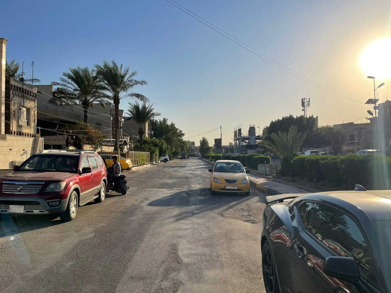 للبيع دار حديث فول طابقين بناء ٢٠٢٣ على شارع سايدين المساحه ٣٧٥ متر الواجهه ١٢،٥ والنزال ٣٠  الطابق الارضي يحتوي على كراج سعة سيارتين وحديقه كبيره واستقبال كبير ومطبخ حار بارد وهول حولي كبير وخدمات ومنور ودرج ملكي والطابق الثاني يحتوي على اربع غرف نوم كبيره وخدمات وهول حولي كبير والطابق الثالث بيتونه كبيره عملاقه الموقع ( جميله محله  ٥١٨ الشارع السايدين المقابل حسينية الحاج رحيم مجيسر المربع الذهبي هذا بجميله باحلى شارع)

للاتصال *********** او *********** شركة الخيمه للعقار السعر عالخاص راسلني لو تتصل
