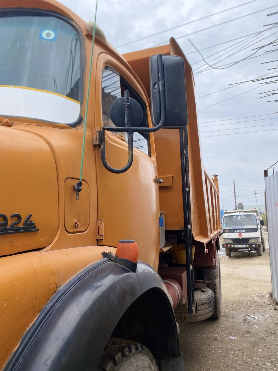 اسلام عليكم للبيع قجمه موديل 1981مصبوغه جماليه 
تبريد بيه ثلج كهربائيات كلله شغاله السعر 60وبيه مجال مكان اديالى استفسار اتصل عل رقم
‭٠٧٧٠ ٦٩٤ ٢٣١٩‬ 
‭٠٧٨٢ ٩٤١ ٤٩٣٨‬ ‬
