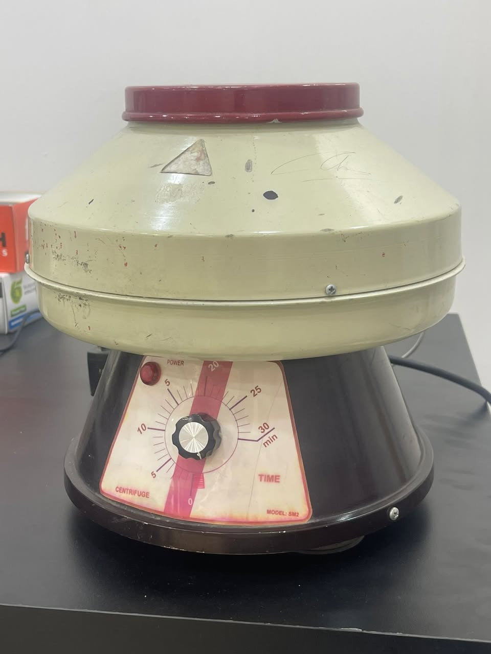 إعلان للبيع

مجهر مختبري (Microscope) + جهاز طرد مركزي (Centrifuge) للبيع

المجهر
 • نوع ثنائي العدسة (Binocular)
 • عدسات تكبير متعددة
 • نظيف وشغال بحالة جيدة

جهاز الطرد المركزي (Centrifuge)
 • مؤقت لغاية 30 دقيقة
 • مناسب لفحوصات المختبر (تحاليل الدم وغيرها)
 • يعمل بكفاءة

📍 الموقع: بغداد
السعر: (يفضل تكتب قابل للتفاوض)

📞 للتواصل: ‭0771 785 9105‬
