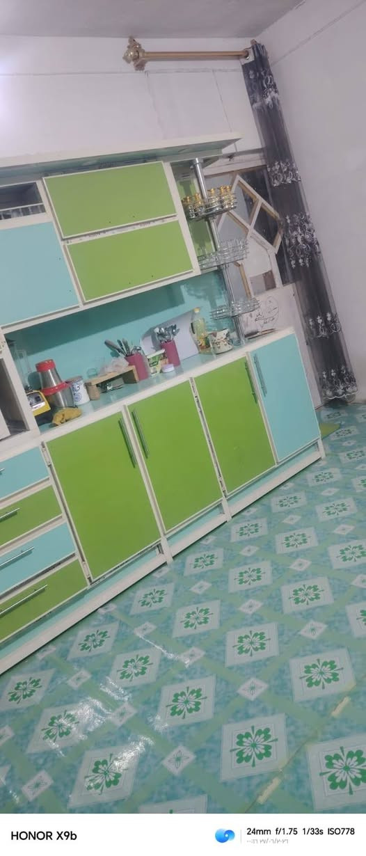 سلام عليكم كاونتر للبيع المنيوم ٣ قطع سنك مرمر نضافه كدام عينك واضحه رايدي ب ٥٠٠ مكان مدائن جرف النداف قرب بسمايه الرقم ***********
