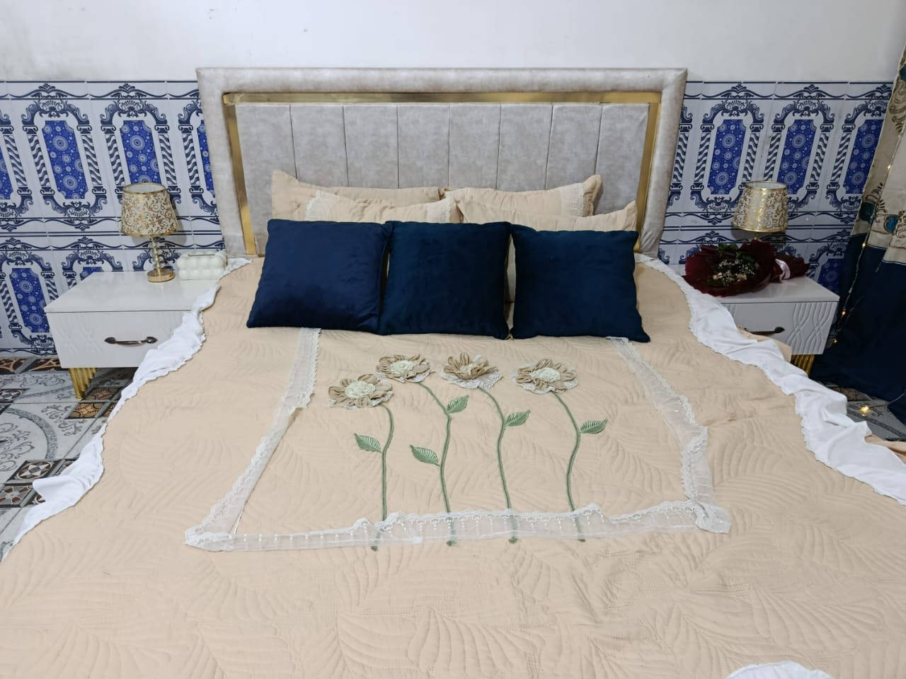 سلام عليكم غرفه للبيع اخو الجديد صارلها ٥ اشهر من مشتريها اريد ابيعها لان محتاز مكانه كربلاء ١٠قطع غرفه كلش حلوه او جديده ***********
