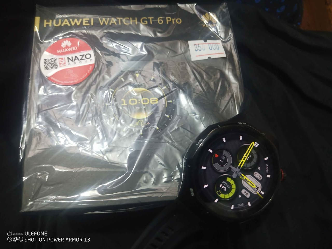 تأتي ساعة **Huawei Watch GT 6 Pro** بمواصفات متقدمة تجمع بين الصلابة العالية والتقنيات الذكية الدقيقة. إليك تفاصيل المواصفات:
### 1. التصميم والمتانة
 * **المواد الأساسية:** هيكل مصنوع من **سبيكة التيتانيوم** فائق الصلابة، مع شاشة محمية بـ **زجاج الياقوت (Sapphire)** المقاوم للخدوش والصدمات بقوة، وظهر من السيراميك.
 * **مقاومة الماء والغبار:** تدعم معيار **IP69** (مقاومة تامة للغبار ولرذاذ المياه ذات الضغط والحرارة العالية)، ومعيار **5 ATM**. كما أنها مصممة لتحمل **الغوص الحر حتى عمق 40 متراً** (وفق معيار EN13319 للمعدات).
 * **الوزن والأبعاد:** يبلغ وزنها حوالي 54.7 جرام (بدون السوار)، بأبعاد 45.6 × 45.6 × 11.25 ملم.
### 2. الشاشة
 * **النوع والحجم:** شاشة ملونة من نوع AMOLED بقياس 1.47 بوصة.
 * **الدقة والسطوع:** دقة 466 × 466 بكسل (بمعدل 317 بكسل لكل بوصة)، مع سطوع فائق يصل إلى **3000 شمعة**، مما يضمن قراءة واضحة وسهلة للبيانات والمقاييس حتى تحت أشعة الشمس المباشرة الساطعة.
### 3. الأداء والبطارية
 * **عمر البطارية:** تعتبر من أقوى ميزاتها؛ حيث تدوم حتى **21 يوماً** في الاستخدام الخفيف، و**12 يوماً** في الاستخدام النموذجي، وتصمد حتى **40 ساعة** متواصلة عند تشغيل الـ GPS في البيئات المفتوحة.
 * **الشحن:** تدعم الشحن اللاسلكي وتأتي ببطارية سعتها 867 مللي أمبير.
### 4. المستشعرات والملاحة
 * **الملاحة (GNSS):** نظام تحديد مواقع فائق الدقة ثنائي النطاق (L1 + L5) يدعم أنظمة (GPS, GLONASS, BeiDou, GALILEO, QZSS)، مما يوفر تتبعاً دقيقاً للمسارات في المواقع الميدانية والمفتوحة.
 * **المستشعرات المدمجة:** مستشعر تخطيط القلب (ECG)، مستشعر قياس العمق للغوص، مستشعر درجة حرارة الجلد، الأكسجين في الدم (SpO2)، معدل ضربات القلب، البوصلة، ومقياس الضغط الجوي (البارومتر).
### 5. الاتصال والتوافق
 * **الاتصال:** تدعم بلوتوث 6.0 فائق الاستقرار وتقنية NFC.
 * **المكالمات:** تحتوي على ميكروفون وسماعة مدمجين عالييّ الوضوح لإجراء واستقبال المكالمات عبر البلوتوث.
 * **التوافق:** تعمل بسلاسة مع الهواتف التي تعمل بنظام Android 9.0 فأحدث، و iOS 13.0 فأحدث.
### جدول ملخص للمواصفات الأساسية:

| الميزة | المواصفات التفصيلية |
| :--- | :--- |
| **الشاشة** | AMOLED مقاس 1.47 بوصة (سطوع 3000 شمعة) |
| **الهيكل** | سبيكة تيتانيوم + زجاج ياقوتي (Sapphire) |
| **المقاومة والصلابة** | IP69 + 5 ATM (مقاومة غوص حتى 40 متراً) |
| **البطارية** | حتى 21 يوماً كحد أقصى / تدعم الشحن اللاسلكي |
| **الملاحة** | GPS ثنائي النطاق (L1+L5) |
| **المستشعرات الصحية** | ECG، قياس العمق، البارومتر، حرارة الجلد |
| **الأنظمة المدعومة** | Android و iOS | بغداد, العراق


**إذا كنت صاحب هذا الإعلان وتريد حذفه لأي سبب، رجاءا أرسل رسالة إلى الدعم الفني**