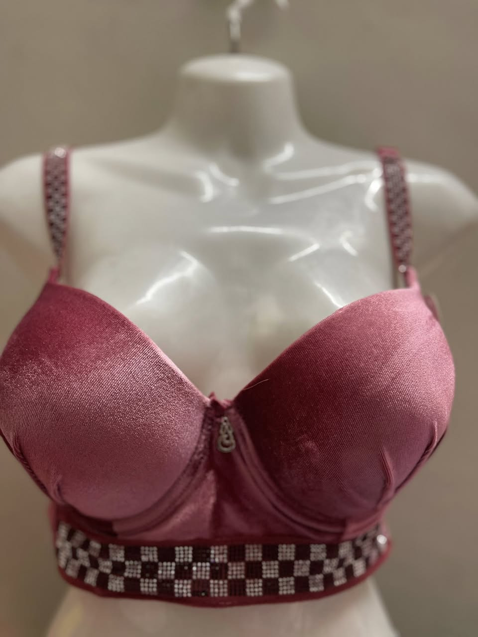 حمالات قياسات من 40
حد قياسات خاصة. 
ماركة اصلي واسعار مناسبة.


**إذا كنت صاحب هذا الإعلان وتريد حذفه لأي سبب، رجاءا أرسل رسالة إلى الدعم الفني**