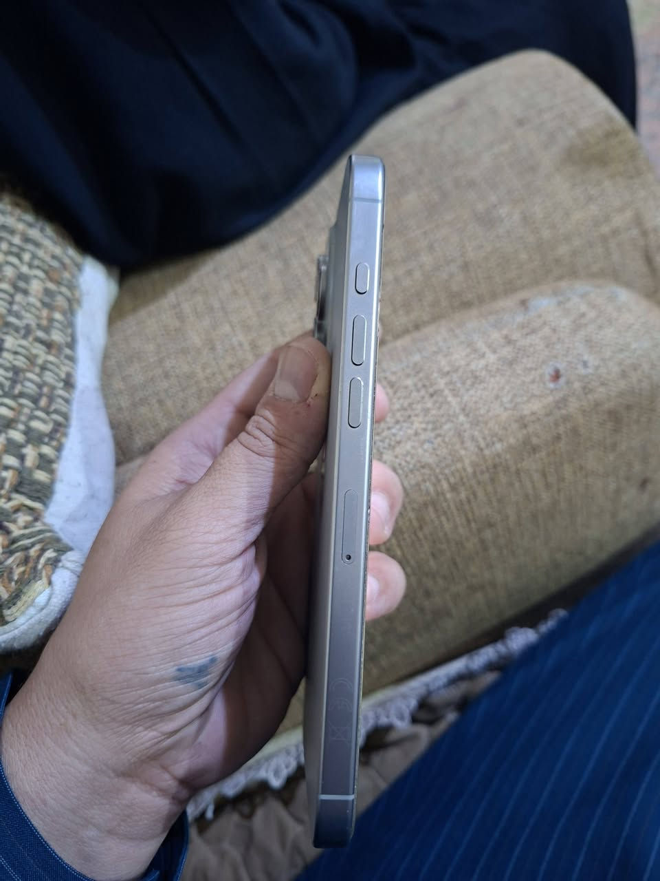 ايفون 16 برو ماكس بعده بالضمان 
سعره مليون و ٤٠٠ وبيه مجال قليل
ناصريه مركز شارع بغداد *********** واتساب
