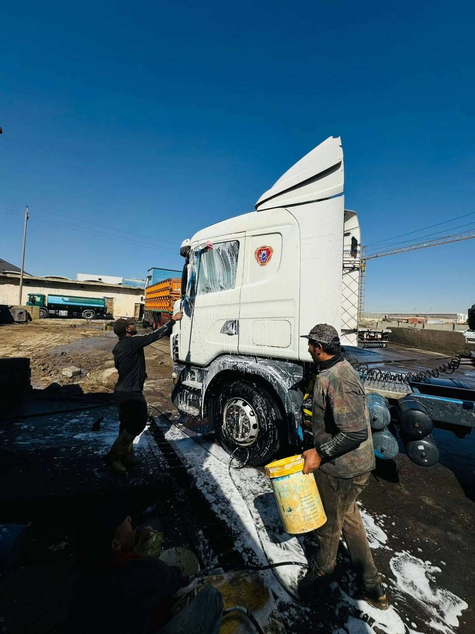 السلام عليكم ورحمة الله وبركاته سكانيا للبيع جوبلس سكس تخم تاير باتريات جدد مكينة بم ونوزل حجم 8 بلادية لامطولة ولابيهة فطر بشاصي كير 3*3 موديل 2004 سيارة معاملة شهر وتترقم بصرة انكليزي راس قاطرة  الشراي يتصل على الرقم ***********
السعر 180وبيهة مجال
