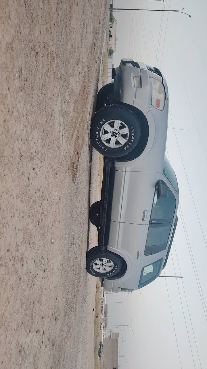 سلام عليكم فورت اكسبلاور موديل ٢٠٠٨ جاهزه من كلشي محرك وكير وصدر شرط ٧راكب ٣ قطع تبريد صبغ حزام بدون حادث رقم بغداد بسمي ***********
