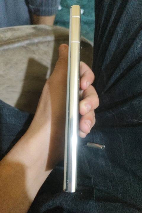 s22الترا مبدل شاشه أرقى توعيه سعرها 170الف دينار بصمه أصبح متوقفه فقط وجه لون أبيض كامرته فول ببجي 120 فريم معالجة سناب دراكون 
مكاني الكرغوليه سايد الواحد