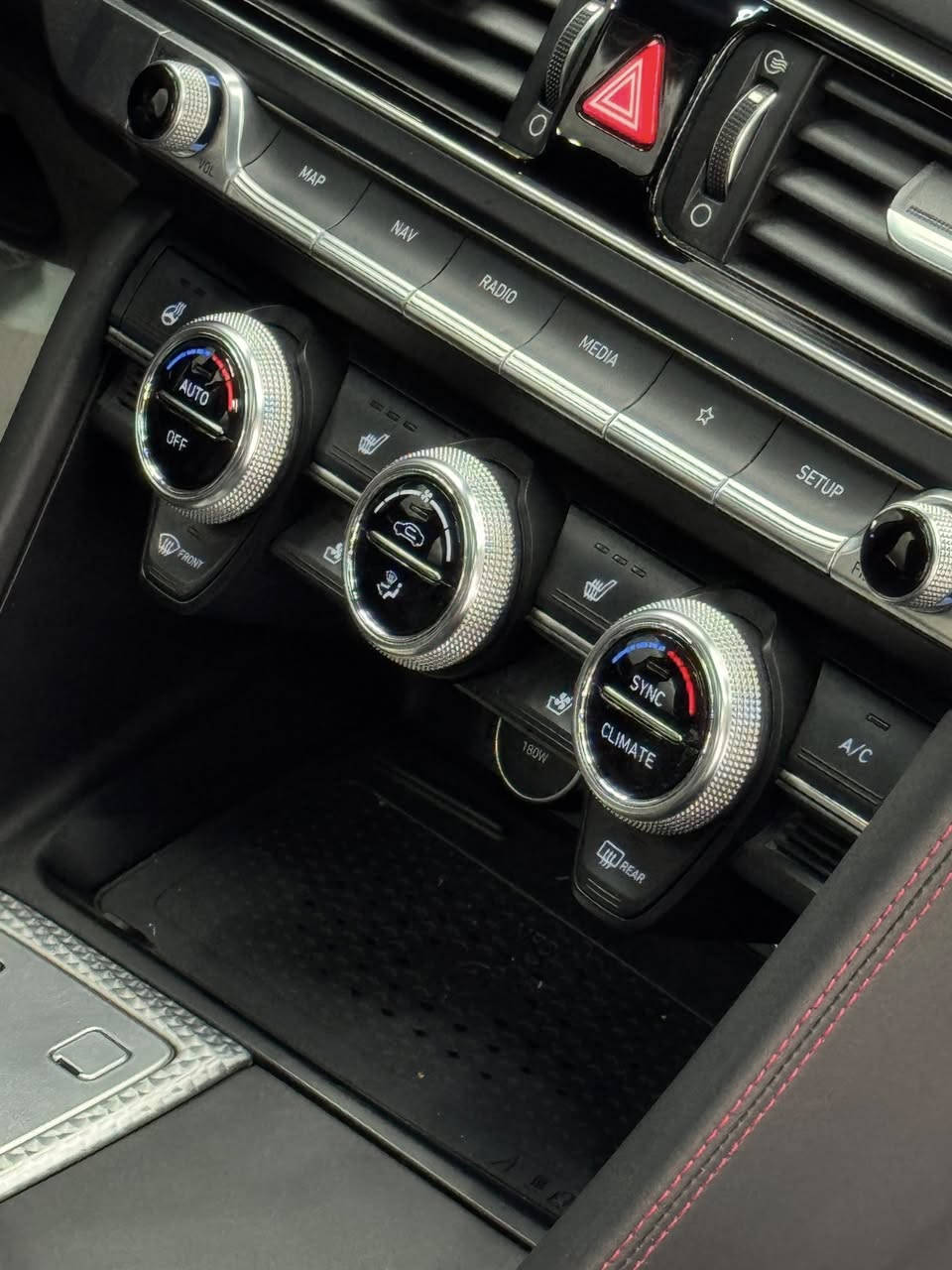 🚗 للبيع – 2023 Genesis G70 Sport + Prestige  22.000km.  AWD
———————————- 
جينسس G70 ( سبورت + برستيج ) 2023 اعلى فئة 
محرك ( 3.3TT ) Awd فور ويل 
اللون احمر ( هاڤانا ) 
السيارة حادثها  جاملغ السائق والبنيد (ايرباك ستيرن ) 
بيها اربع اصابع pdr بجاملغ الخلفي للسائق
العداد ( 22 ) الف كيلو 
السعر ( $27,000 ) 270 ورقة 
🔴 المواصفات الخارجية 
1. بانوراما
2. ويل 19 تو سايز
3. كامرات عدد 4  
4. ترحيب مرايا جانبية ( علامة جينسس ) 
5. حساسات امامي خلفي 
6. رادار امامي تفاعلي 
7. سستم بريكات بريمبو 
8. صندوق ذكي ( يفتح عند الاقتراب ) 
9. رادارات جانبية ( نقطة عمياء )
 🔴 المواصفات الداخلية 
1. سقف كنتارا اسود 
2. كشنات جلد ( نابا ) تطريز احمر
3. سستم صوت ( Lexicon ) 15 سماعة 
4. نظام ( اوتو هولد ) للتوقف لفترات قصيرة
5. ( تدفئة وتبريد ) كشنات امامي 
7. ( تدفئة ) ستيرن 
8. حساسات مطر 
9. شاحن لاسلكي
‏10. ( Head up display ) او ال ( داتا شو 
11. ‏تبريد قطعتين + نظام ( clean air )
12. خمس وضعيات قيادة 
‏( Comfort & Eco &  sport+  & custom & sport )
تخم تايرات Michelin جديد 

السيارة استخدام على ايدي معتني بيها للاخير من ناحية الدهن يتبدل كل 3000 كيلو بانزين كلة محسن  .
——-
تواصل 📱 +  واتساب
***********
