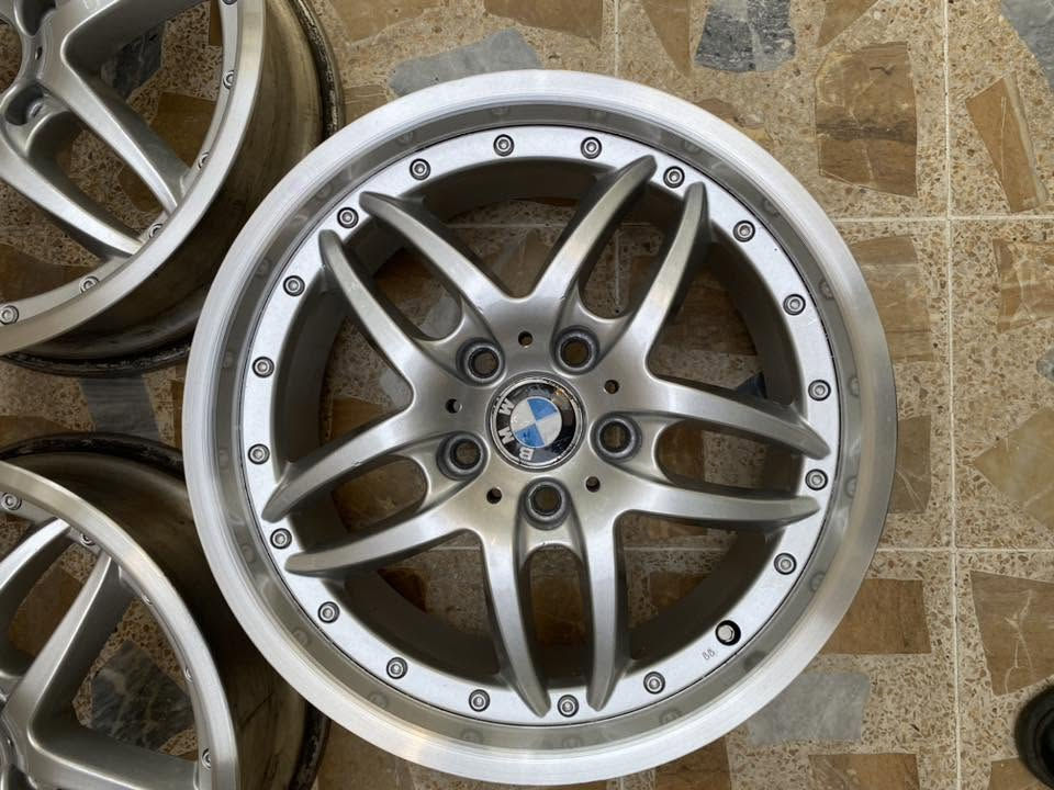 السلام عليكم ويل كب حجم 17 Bmw اصلي
بدون كسر او فطر او تصليح

***********
