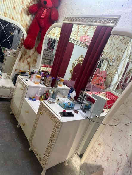 غرفة ملكي للبيع سعر 350 بيه مجال للاستفسار الاتصال على الرقم
***********
