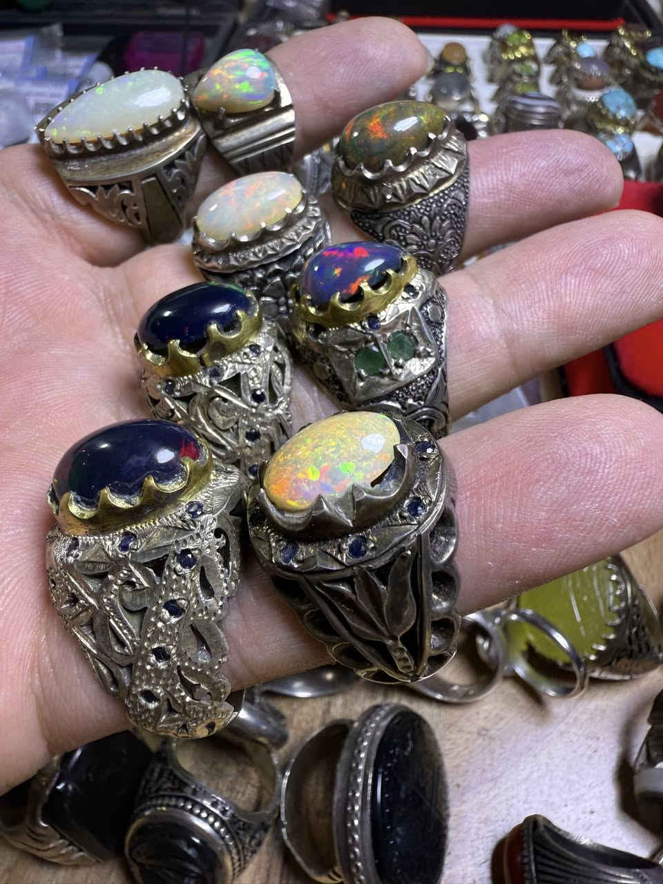 شوفولي الجمال حجر الاوبال والذي يسمى بحجر الراحه النفسيه مهدء للاعصاب بعد النضر اليه الوان جذابه صياغات اكثر من رائعه يتوفر توصيل جميع محافظات العراق


**إذا كنت صاحب هذا الإعلان وتريد حذفه لأي سبب، رجاءا أرسل رسالة إلى الدعم الفني**