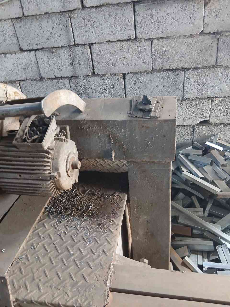 كتر حدادي للبيع نظيف وشغال السعر 350 ألف وبي مجال المكان بغداد حي النصر السياحي للاستفسارالاتصال على الرقم *********** متوفر واتساب
