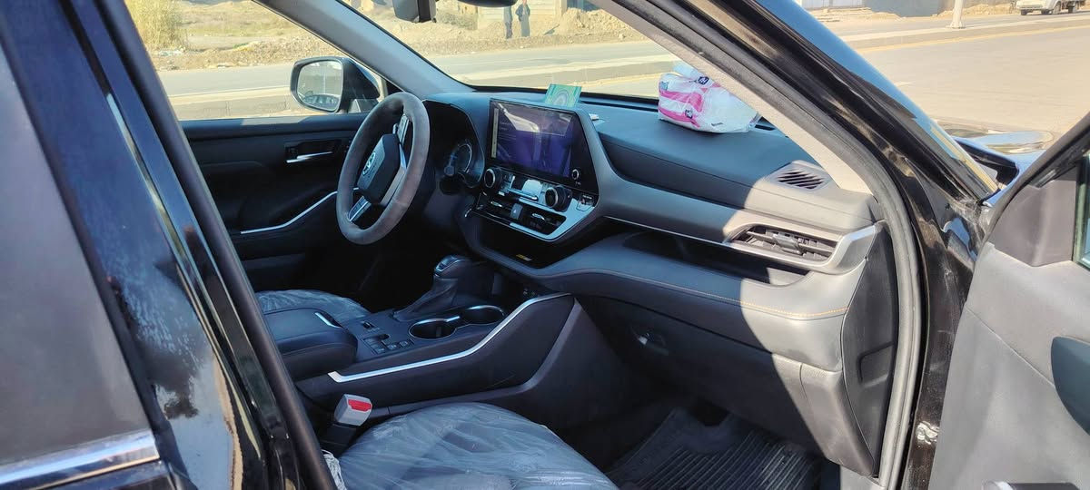 عندي سيارة هايلندر فول موديل ٢٣ باسمي رقم دولي صلاح الدين اربعه سلندر محرك هايبرد ٢٥٠٠ سوده فول ظرر فقط بونيد اراوس بتاهو اذا اكو ***********
*********** سعرها ٢٩٠ بيها مجال
