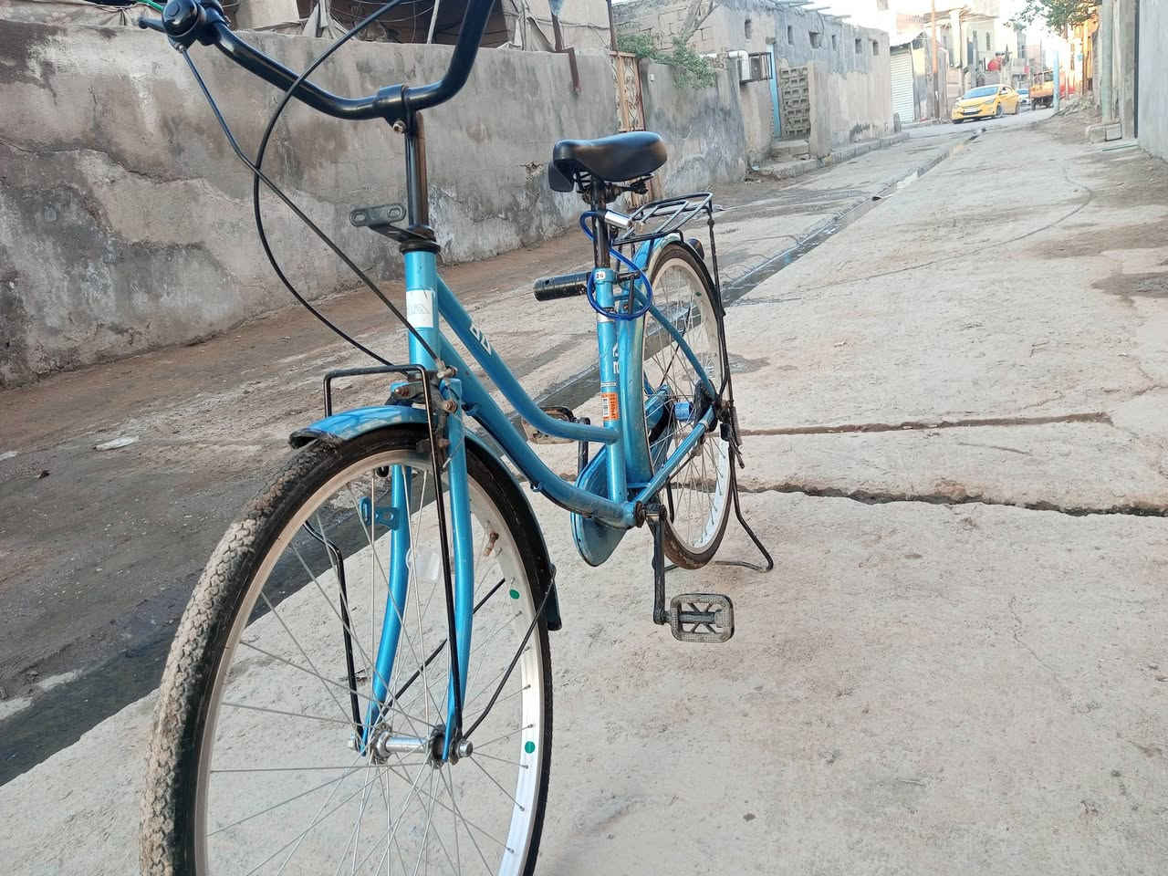 السلام عليكم بايسكل سياحي موديل 21 حجم 26 شركه BD البايسكل نضيف بس بي طخات 3 من الحاويه المكان البصره الجزيره سعر 150 وبي مجال ***********
