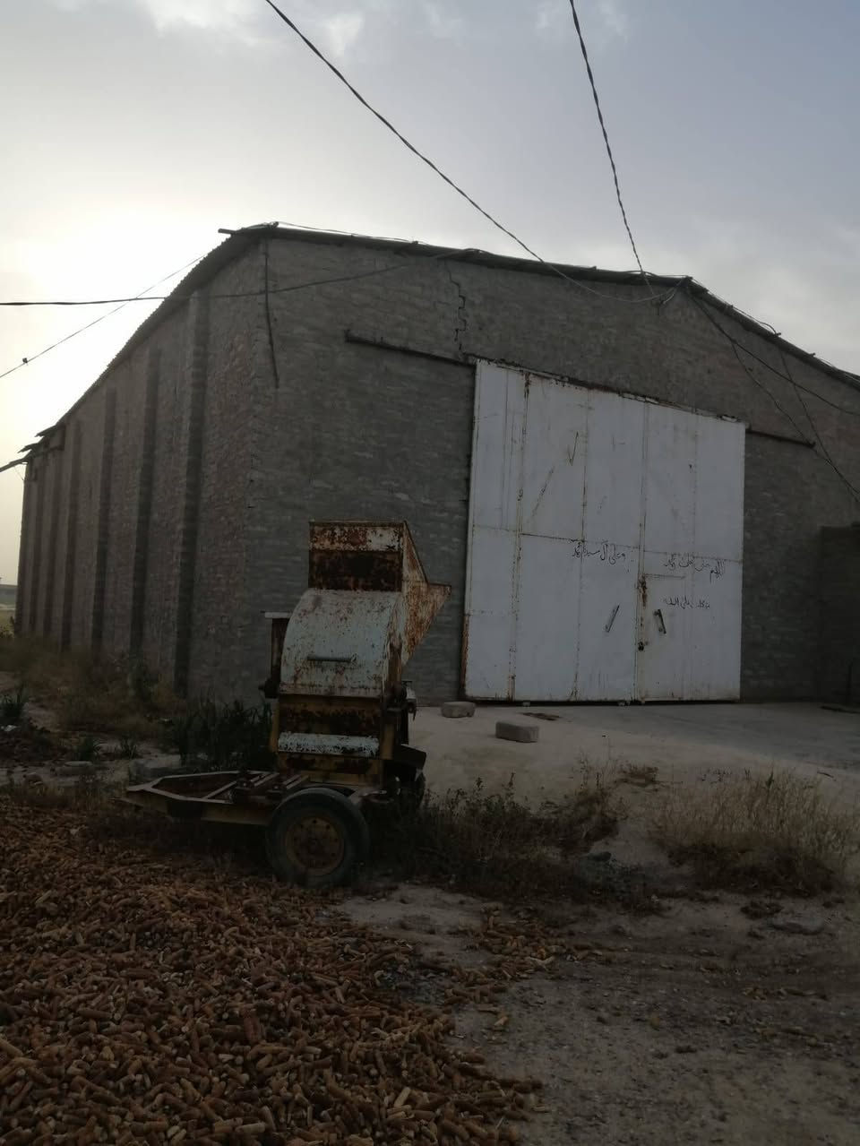 جملون بطيوب للبيع واجهه 15  نزال 25 للاستفسار *********** .عل شارع العام
