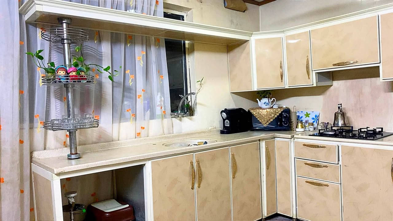 كاونتر 6أمتار نظيف جدا  سعره 350. الف. للاتصال على اارقم ‭***********‬
