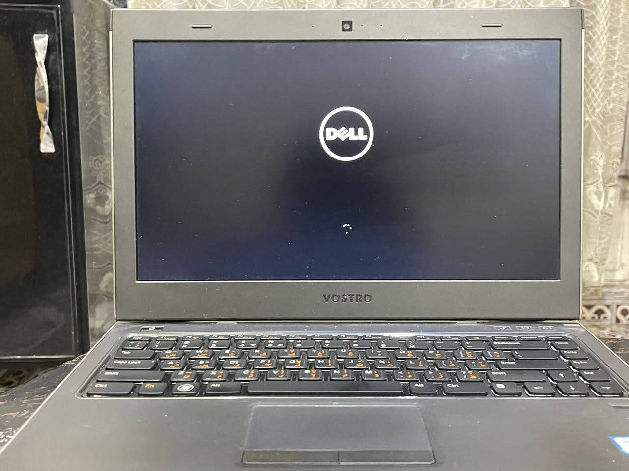 لابتوب Dell Vostro 3460 (الإصدار العملي)
المعالج: Intel Core i5-3210M (جيل ثالث)
الرام: 4GB DDR3 (أداء مستقر للمهام اليومية)
الهارد: [256] جيجابايت
الشاشة: 14 بوصة HD
كرت الشاشة: Intel HD 4000 (اقتصادي وقليل الحرارة)
المميزات: كيبورد مضيئ + هيكل معدني متين جداً
المنافذ: 4 منافذ USB 3.0 / HDMI / VGA / LAN
بطارية ساعة


**إذا كنت صاحب هذا الإعلان وتريد حذفه لأي سبب، رجاءا أرسل رسالة إلى الدعم الفني**