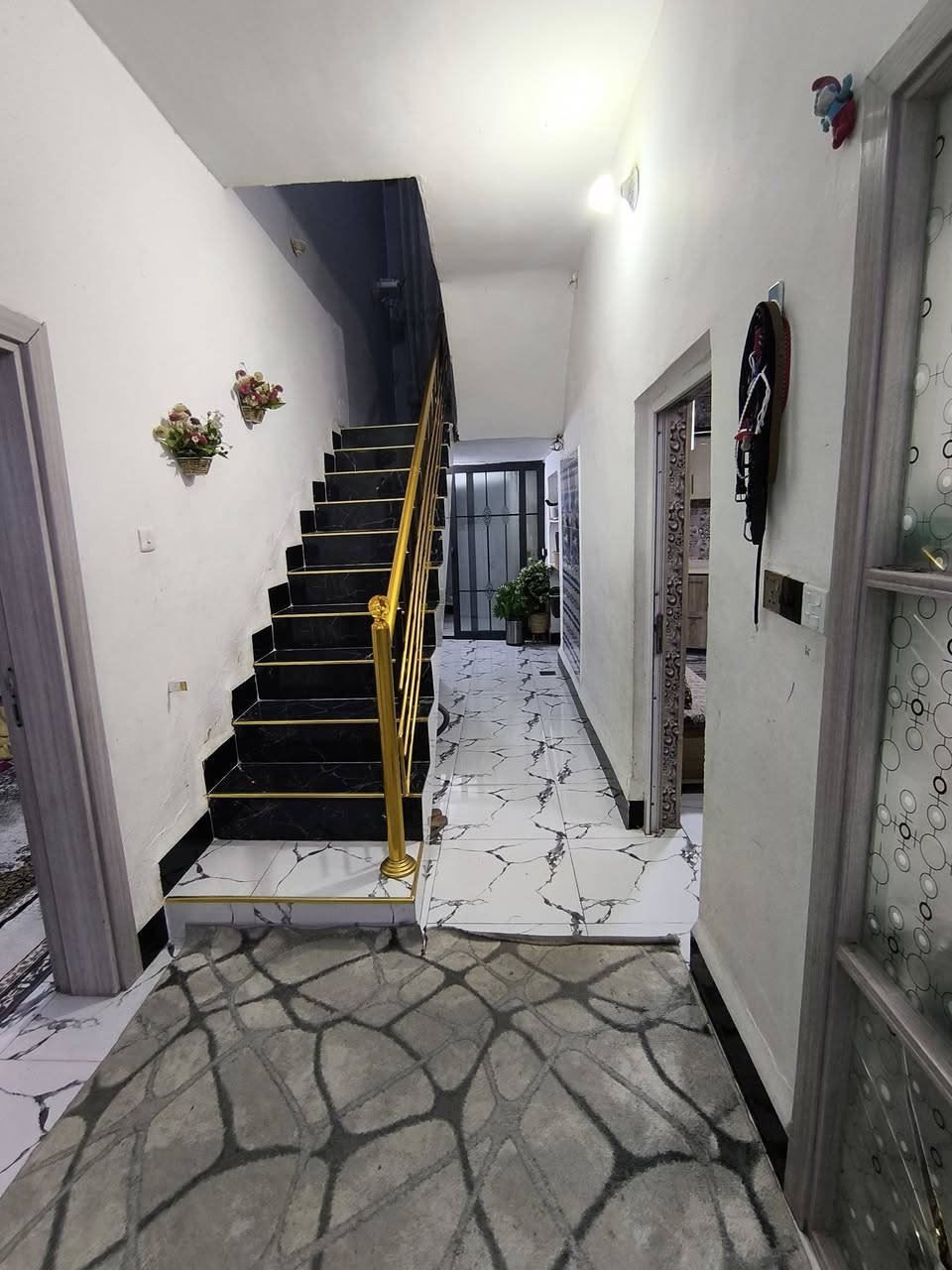 اعلان رقم (784)
بيت زراعي طابق واحد  ركن للبيع 
مساحة/230م واجه 10م 
العنوان/ ينكي داملار 
السعر/94 مليون 
----------------------
للاستفسار اكثر مراجعة مكتب محمد الواقع في فلكة راس فرع جامع الامام علي او اتصال بالارقام التالي الاخيره 
***********
***********
نستقبل كافة عروضاتكم سكنية وتجارية في كافة المناطق طوز و كركوك...
