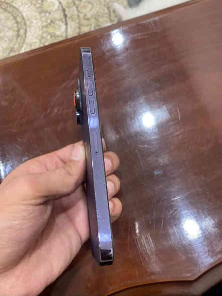 السلام عليكم ، جهاز ١٤ بروماكس ذاكرة ٢٥٦ لون بنفسجي 
عربي شرق اوسط ماستر نموذج A بطارية ٨٥ بلادية لا معلاية ولا مستبدلة الجهاز نظيف فوول شخط ما بي الكارتونة مالته موجودة ويا الجهاز رايدة بمليون وبي مجال ان شاء الله  
للاستفسار على هذا الرقم ***********
