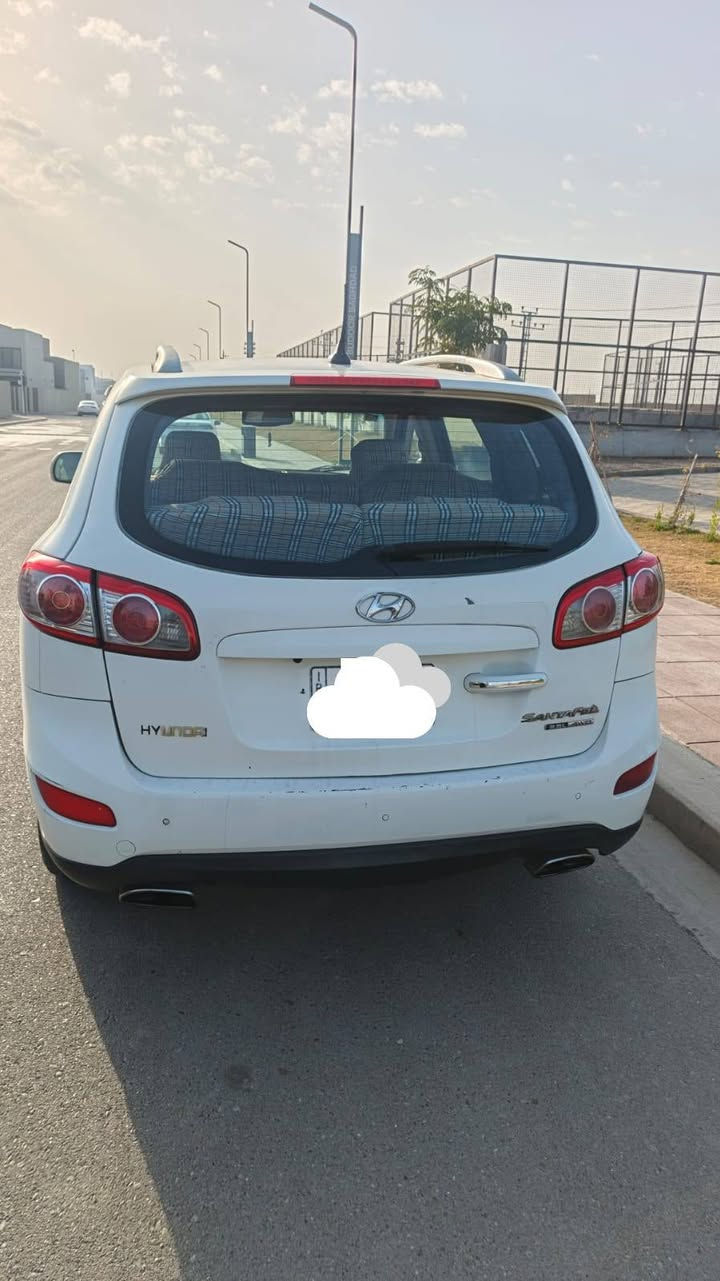 السلام عليكم 
هيونداي سنتافيا 2011 خليجي للبيع 
المواصفات:-
محرك 6 سلندر 3500
فتحة
بصمة
شاشة اندرويد 
كشن كهرباء 
فتحة سقف 
كشنات مخمل 
فور ويل 
السيارة بسمي ثاني يوم التحويل والسنوية 2027
الضرر مصبوغة حزام للجمالية 
السعر:- 115 ورقة قابلة للتفاوض 
غير متواجد على الفيس للتواصل الرقم ***********
