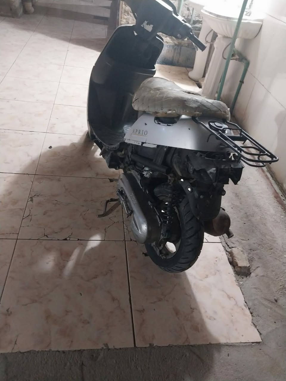 السلام عليكم دراجاه لبيع مكينه مفتوحه مره وحده الشاصي مكطوم ولحمته من يم الكابريتر  الدراجه ضاله وكفه سعره 125 وبيه مجال لشراي مكاني سوق الشيوخ الحكيكه وهذا رقمي ***********
