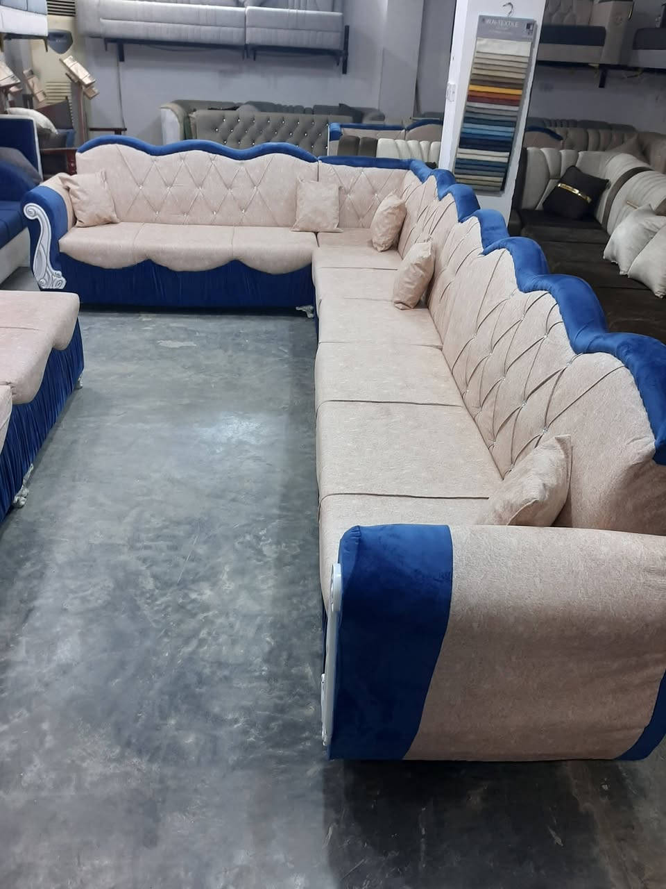 معرض الخطاب حديثه الحي العسكري مقابل جامع عبد اللطيف حامد.. ***********. 
تخم عمل بغداد... 6.5. متر    300.الف
