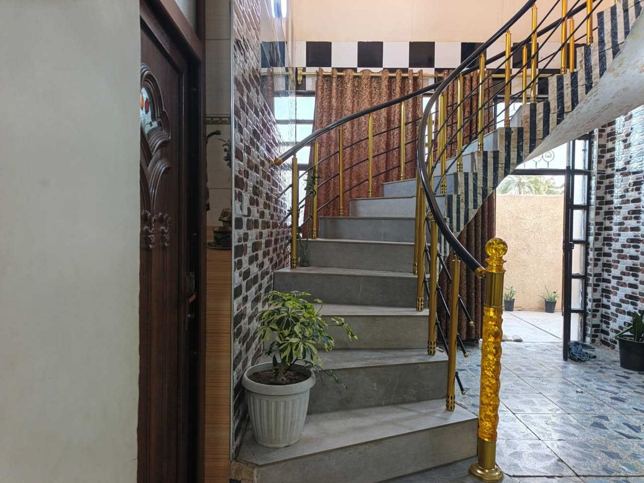 الدار للبيع ويرهم مراوس بأرض زراعية للاستفسار اكثر اتصل على الرقم التالي ***********
