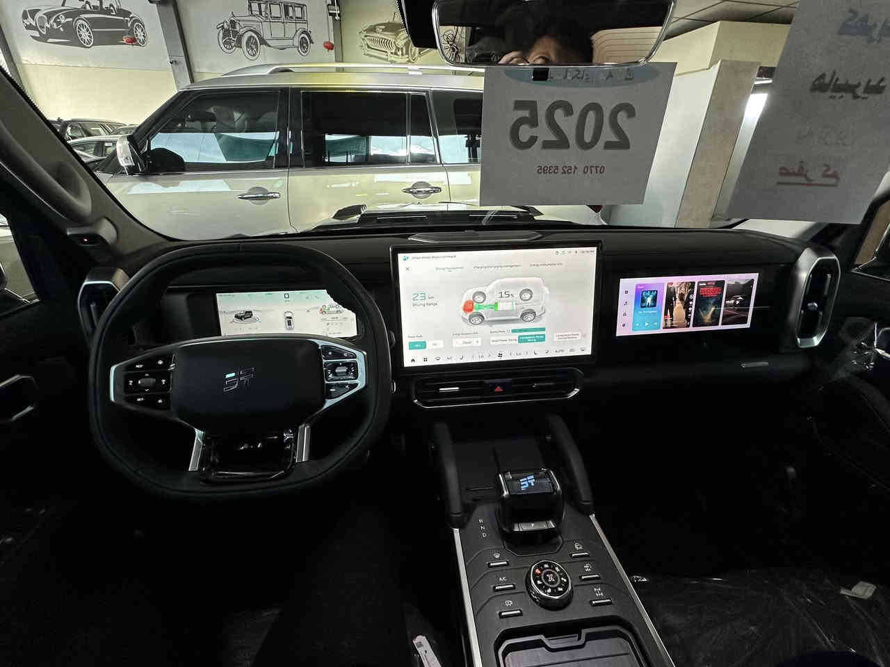 T2 1.5L Plug-in Hybrid LUXURY (E جيتور (بلك-إن هايبرد
الموديل 2025 
العداد: صفر كيلو متر
المحرك: 4 أسطوانات 1.5L تيربو + محرك كهربائي القوة الاجمالية 380
حصان
عزم الدوران (نيوتن-م) : 610
ناقل الحركة: أوتوماتيكي مخصص لنظام الهايبرد 3DHT
نظام الدفع: نظام دفع بالعجلات الامامية
سعة البطارية كيلووات/س: 26.7
بشحنة كهربائية وتعبئة وقود كاملة يصل المدى إلى 1200 كم استهلاك الوقود: 6.3 لتر لكل 100 كم

المواصفات
*فتحة سقف بانوراما بقياس 1.1م
* إطارات قياس 20 إنج
*الصندوق شفط
*الشباك الامامي شعار جيتور مضاء
*عروض ضوئية وموسيقية استعراضية
*رادار تفاعلي
*نظام القيادة شبه الذاتية
*نظام الكبح التلقائي في حالة الطوارئ
*كاميرات محيطية 540 درجة
*حساسات أمامية وخلفية
*نقطة العمياء
* تحذير مغادرة المسار
* المساعدة للبقاء في المسار
*شاشة التحكم بقياس 15.6 إنج
*شاشة القيادة بقياس 10.25 إنج
*نظام صوتي 12 سماعات من Sony
*نظام أبل كاربلاي وأندرويد أوتو

جميع مستحضرات التجميل مصنوعة في الصين

سعر ٤٤،٥٠٠،٠٠٠ ملیۆن دینار
سفر کم
بدون رقم
سلیمانیە
***********
