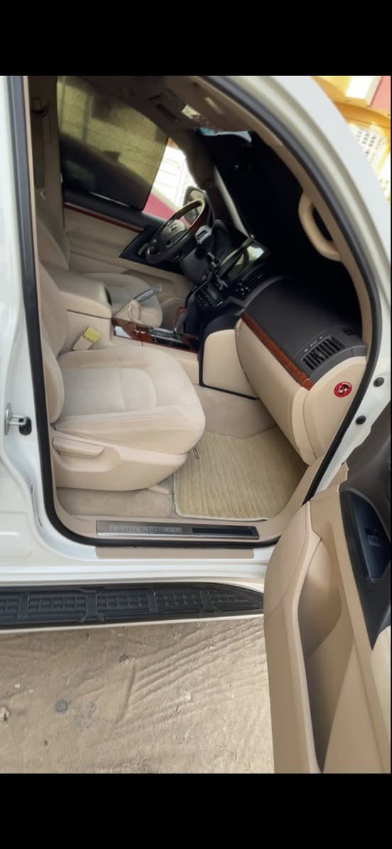 لاندكروز 2013 اربيل مكفوله كفاله عامه تريد وكاله او تحول كامل مواصفات فتحه تشغيل عن بعد حساس امامي خلفي بصمتين المسجل القديم موجود وباقي المواصفات معروفه السياره جاهزه من ناحيه (( الادامه عامه للمكينه والكير وجميع زيوت السياره / منظومه الاحتراق والتبريد والراديتر / باتري تايرات / دسكات جديد/ حمام + بولش  مناقصه شي السياره)) السعر ٣٦٥ وبيه مجال 
***********
