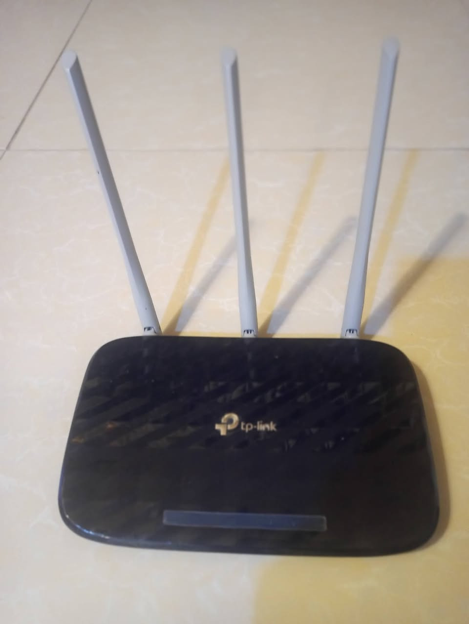 السلام عليكم راوتر +نانو كامل بسعر 80بي مجال شي قليل الشراي يتصل على الرقم ***********
