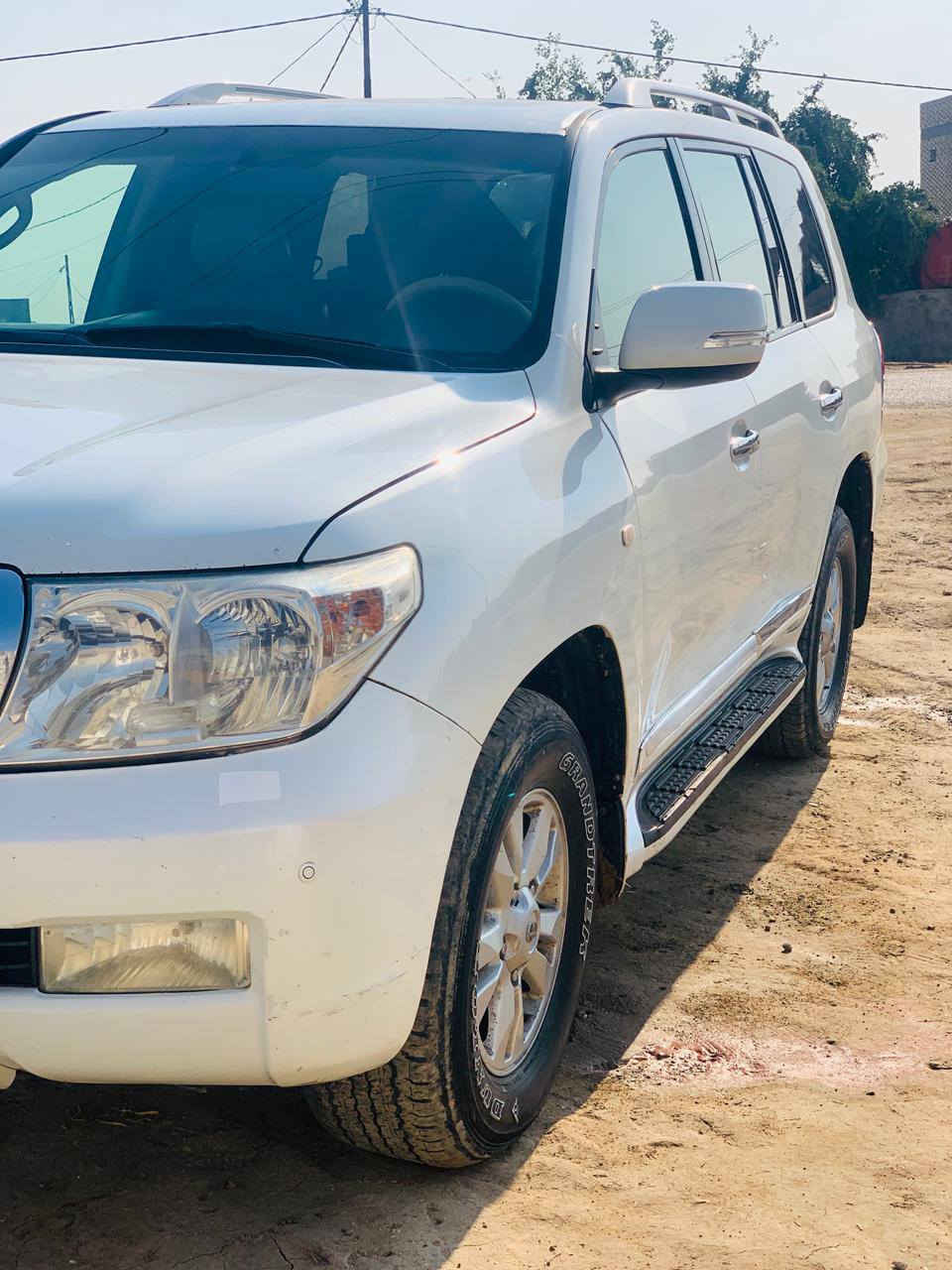 السلام عليكم ، تويوتا لاندكروز GXR 2011 ستيني رقم بغداد دولي ب اسمي سنويه لحد 2030 سياره بيها صبغ جاملغ خلفي  ،مكفوله من الفتح والتبديل فوول مواصفات معروفه مواصفات ستيني للبيع او مراوس سعرها 280 وبيها مجال بسيط مكاني السماوه الرميثه للاستفسار *********** متواجد واتس اب
