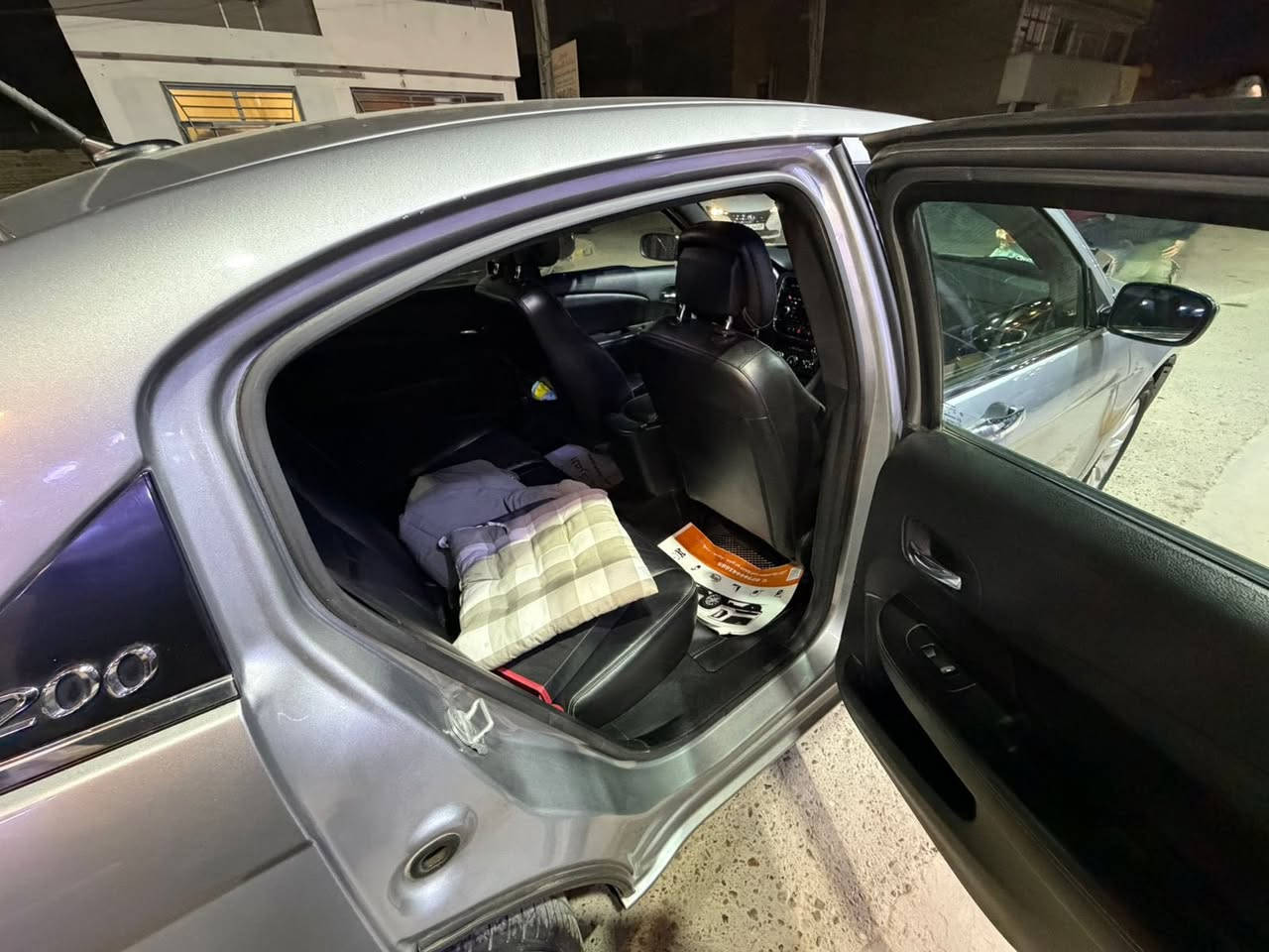 كرايسلر c200 موديل 2013 محرك 3600
 
فول مواصفات لمتد محرك فليكس فيول بانزين عادي 
 
رقم بغداد جديد ماشية اقل ال100 الف ميل
فتحة
تشغيل عن بعد
تدفئة كشنات وجلد
كرسي السايق كهرباء 
فول تحكم ستيرن 
مثبت سرعة
مانع انزلاق 
هيتر مري جانبية

داخل جديد ومحرك وكير وتبريد بدون اي نقص

راديتر ومي زيتي ودبة وقبق الدبة ومراوح وواشر ووتربم وفريز تبريد ودهن كير وفلتر ودسكات امامي كلة جديد 

عوزها  ترتب البجم شوية بس

ضربتها جاملغ ايسر وبنيد بدون اي دواخل
صبغ باب السايق وجاملغ ايمن بدون معجون

سعر 78 وبيها مجال بسيط مكان الدورة
***********
