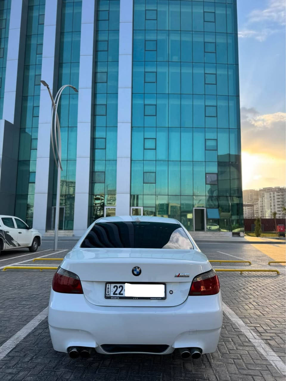 BMW E60 2008
مۆدیل ٢٠٠٨ ٥٣٠ نۆزل کورت بێ سبوغ پێش و پشتی کامل کرایتە ئێم ویلی ئێمە فول مواسەفاتە ناو زەردە سلایتە گێر مەکینە ئەکسل تەبرید بەشەرت لەسەر دەقی شەریکەی مایتەوە هەموو شتی نوێیە هەمووی لەسەر دەقی بیلادیە 
سعر ١٣٧ وەرەقە و مەجالەکی برایانە
شوێن هەولێر 
ژمارە مۆبایل *********** أربيل, العراق
