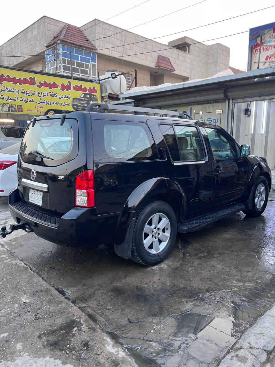 السلام عليكم  
نيسان باثفندر 2008
رقم بغداد هزة جديدة لل28
ما بيه حادث 
بيه صبغ بنيد اثر جراد وبالداير مال جاملغ اثر طخه هنا 
مكينة 4000 v6
كير ومكينة كفالة 
باتري جديد 
تايرات ياباني 
السعر 100وبيه مجال للطيبين 
مكانه بغداد حي العدل 
رقم الهاتف *********** بغداد, العراق
