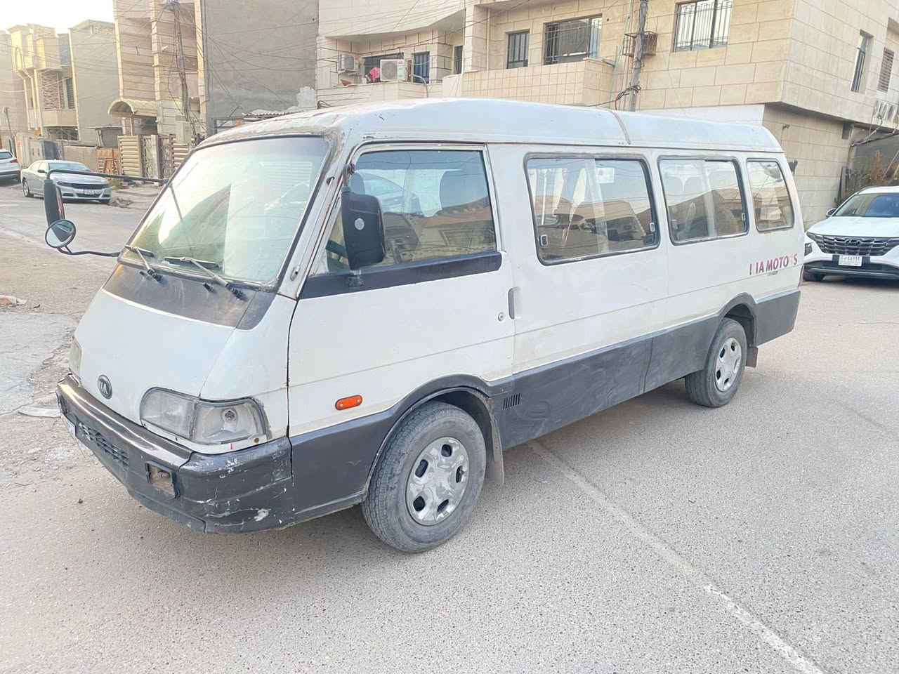 السلام عليكم كيا اسيا رقم بغداد ١٤ راكب متواجدة بالسيدية بيهة خط ٤٠ طالب
واردها الشهري:مليون ومية 
السعر:٤٠ ورقة وبيهة مجال للشراي 
للاستفسار: ***********
