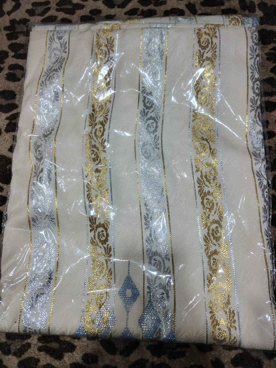 (( مخور إماراتي  للبيع الخامة لا ستن ولا كشمير  صيفي بارد درجة اولي ابو اللمعه  والسعر ٣٠ ألف  واي أستفسار عندكم اكتبوا بالتعليقات  ))


**إذا كنت صاحب هذا الإعلان وتريد حذفه لأي سبب، رجاءا أرسل رسالة إلى الدعم الفني**