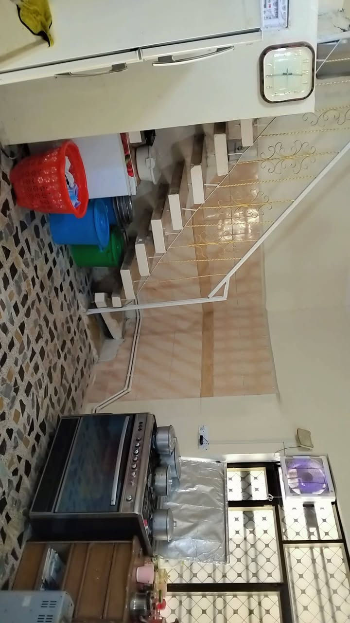 نصف قطعة للبيع قطاع 52 مربعة ركن شارع عريض مجاور مدرسة  ترميم جديد عام 2026 طابقين تحتوي على استقبال وهول وغرفة نوم وملحقات وكراج الطابق الثاني غرفتين كبار وحمام وصالة  وبيتونة وسطح شتايكر 
الاستفسار ***********
