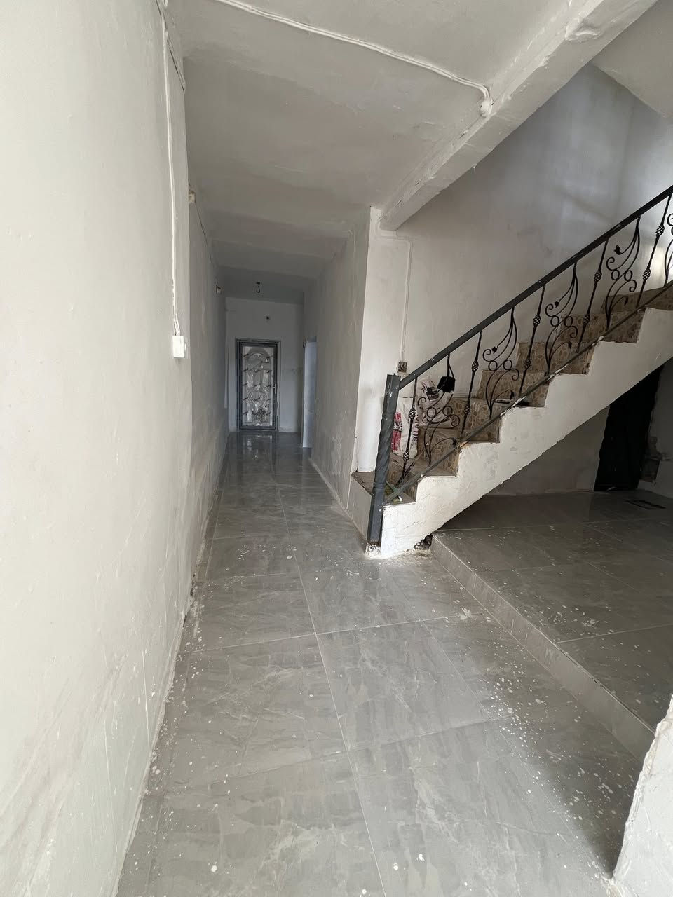 دار المساحة 100م طابو زراعي سند 25اقرار محكمة 
يحتوي على استقبال مطبخ صالة غرفة نوم 2 صحيات داخلية وخارجية 
السعر 25 مع المجال 
العنوان كربلاء العطيشي حي عصام قرب المدرسة 

للأستفسار أتصال ***********
