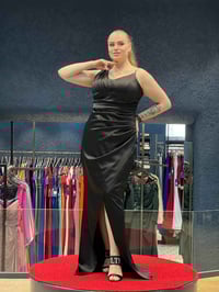 فساتين سهره • جملة فساتين • ١٥٠ قطعة