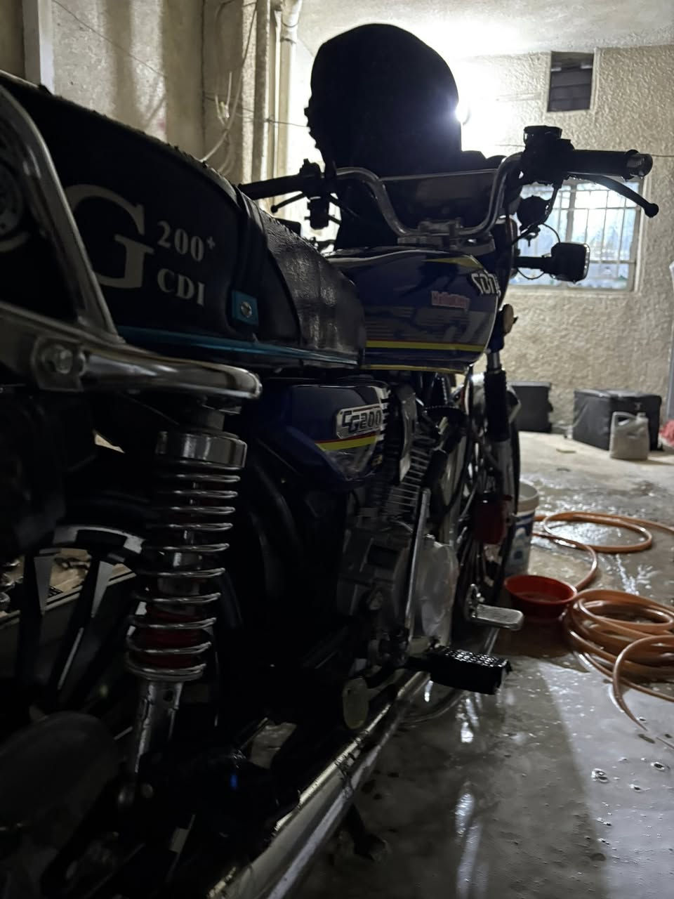 السلام عليكم دراجه ايراني سونلك 2025 محرك 200 دراجه خير وبركه مابيها اي نقص تاخذها كامله شلعه معدل بيها تشغيل عن بعد زينون عالي ناصي ماناقصها ايشي ممشاها مطاخ ال 2000 كيلو بعدها زيرو  لون مميز ازرق طافي
الرقم
***********
السعر 900 وبيها مجال جماعه 750 اعبر المنشور
