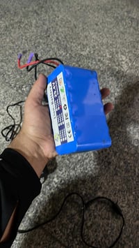 بطارية • شاحن • إلكترونيات