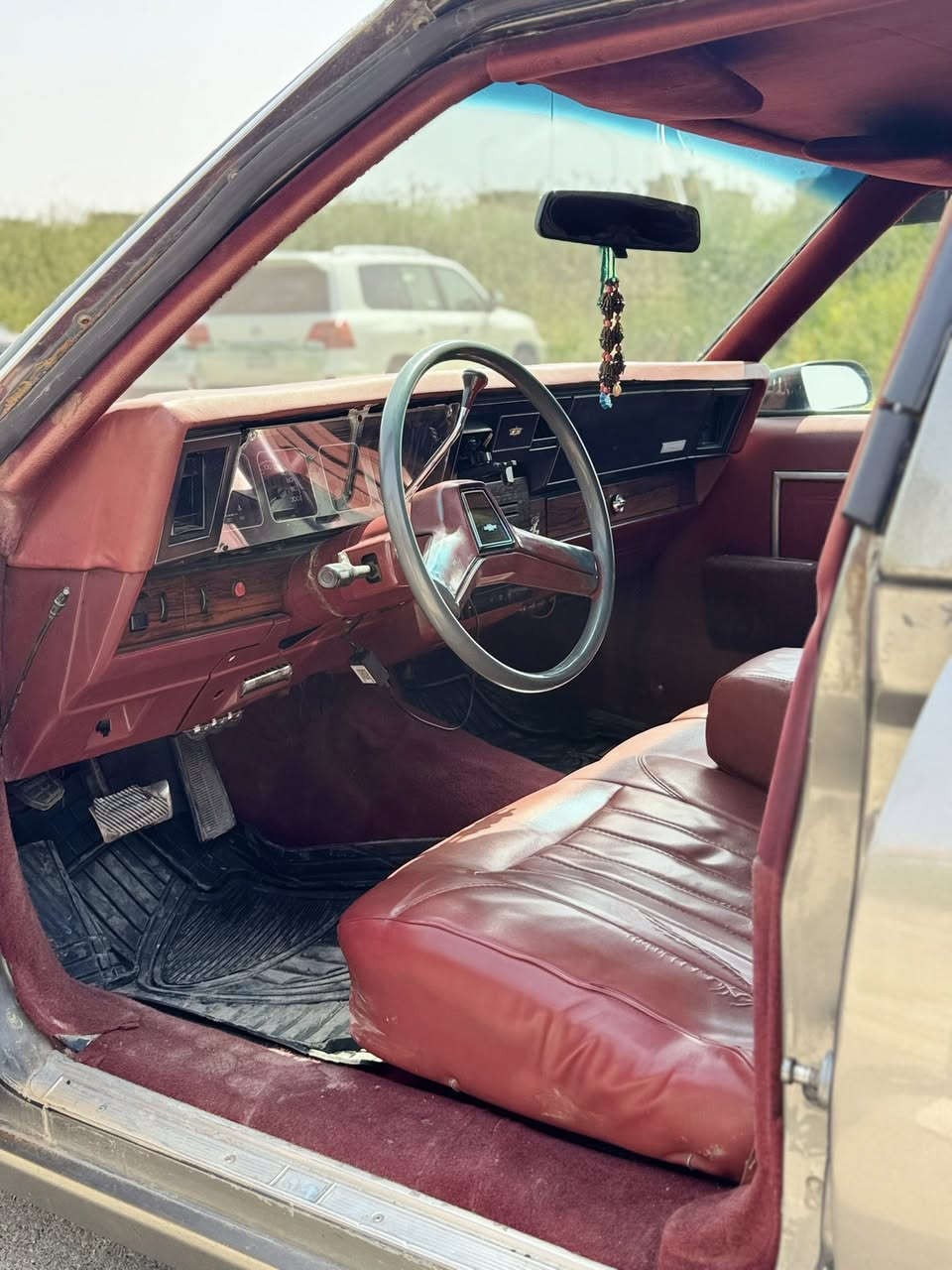 Chevrolrt Caprise 1988
السلام عليكم للبيع شيفروليت كابريس كلاسيك ١٩٨٨ 
~~~~~~~~~~~~~
🚘نوع السيارة :شيفروليت كابريس كلاسيك 1988

🔍الفئة:classic

❌الحادث او الضرر :  بدون حادث مصبوغ عام للجمالية

🚀حجم المحرك :V8

⚙️السلندر: 8 
تبريد و كهربايات كل شغال 
كير و محرك بشرط مابي نواقص
تخم تايرات جديد
رقم و سنوية جديد باسمي
تحويل ثاني يوم
🛞 نظام دفع المركبة: دفع خلفي
 

‎للأستفسار
WhatsApp
0770 449 9952 Asia
0750 449 9952 Korek
