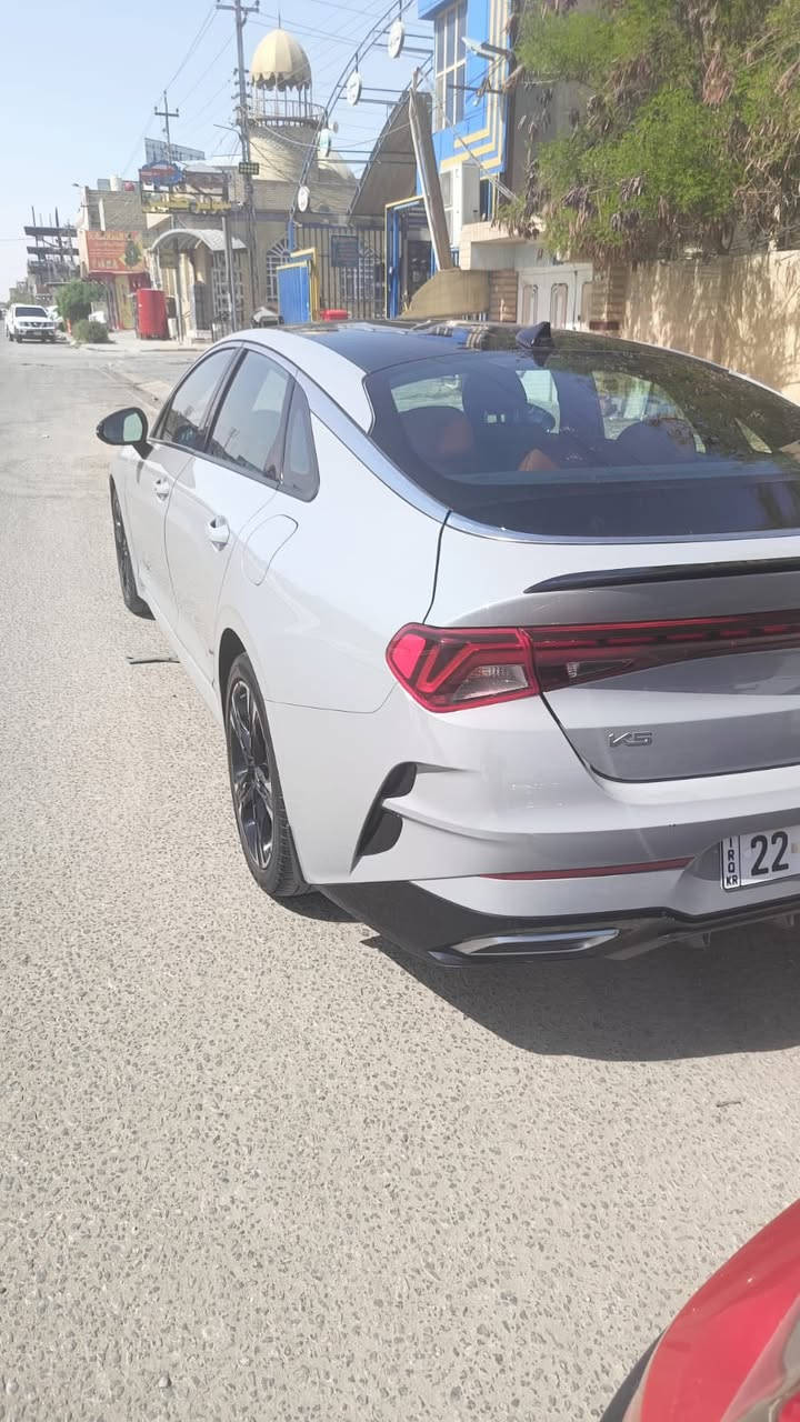 السلام عليكم ورحمة الله

Kia K5 gt-line 1.6T 
AT 8-speed 
AWD 

فول مواصفات 1/1

- داخل احمر 🟥
- رادار امامي
- مثبت سرعة تفاعلي
- بانوراما
- تدفئة كشن 
- تدفئة ستيرن
- تثبيت مسار
- تنبيه ستيرن

تريدهه فور ويل تريدهه تو ويل اكسلهه موجود والكاردن موجود . 

السيارة مكينة وكير كفالة عليهه سيرفس كامل من الجزيرة دهن ليكي مولي الاصلي كل 5 الاف + تبديل دهن كير valvoline الاصلي لأن السيارة مشت 70،000 وقابلة للزيادة 

السيارة حادثهه 3 قطع بنيد وجاملغين اماميات 
حادثهه غريب شوي امامي بس سطحي وبنفس الوقت بيهه رصعة خفيفة باللغد وما صلحتهه لأن متسوه ، السيارة من المزاد لبيتنا على ايد وحدة 

صور الحادث والسعر خاص وانا بخدمتكم 

مكان السيارة : 📍 البصرة 

***********
