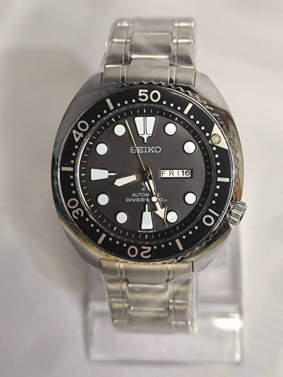 ساعة من ماركة سيكو Seiko باتمان
تحفة فنية 
مصممة للغواصين ومحبي الفخامة
مكينة كوارتز ناعمة نظام ماطور
هيكل ستانلس ستيل مع رنك دوار
ميناء اسود فخم ومميزة مزودة بمنفذ تاريخ شهري واسبوعي 
فول لامينوس اميال وارقام والرنك 
زجاج معدني ضد الخدش 
مقاومة ماء وغبار 
سير ستانلس ستيل جودة علية
دبل قفل اصلي 
القطعة مختمة بالكامل خفر 
وزن ثقيل 

ملاحظة متوفر قطعتين فقط

السعر :- 45 الف ع اول تم
للحجز والاستفسار يرجى مراسلة الصفحه


**إذا كنت صاحب هذا الإعلان وتريد حذفه لأي سبب، رجاءا أرسل رسالة إلى الدعم الفني**