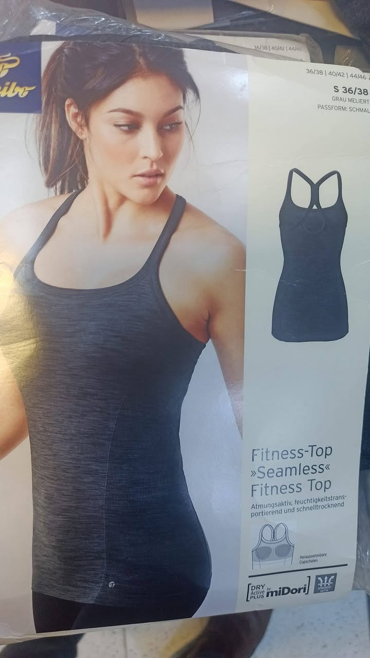 شلعة تشيرت نسائي ماركة السعر 2000 دينار
بنطلون ٣ لون اسود ~رصاصي ~نيلي 4000
*********** ناصرية
