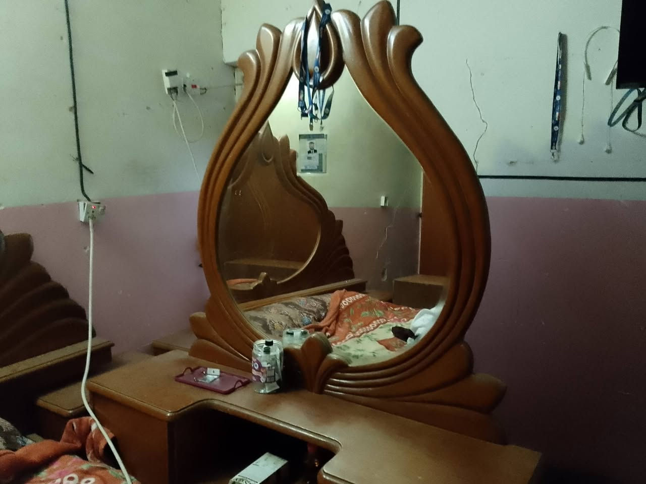 سلام عليكم متاح غرفه اخشاب 5قطع سعر500: ***********
