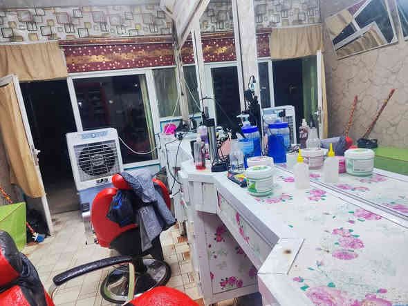 ....محل حلاقة للبيع....
محل حلاقة للبيع.
كرسي عدد 2
مرايات 3 اماميات.. وخلفيات 3
جهاز بخار + جهاز هايدرو
بلازمه + براد + جامخانة عارضه +مغسلة
ملاحضة :-المحل كامل من كل النواحي سقف ثانوي انارة قويه كلش + (المي حار وبارد)
العنوان:ـ كوت زين القوس شارع الشيرازي قريب الجسر
.......للاستفسار راسلنا خاص
او رقم اتصال+واتساب***********
