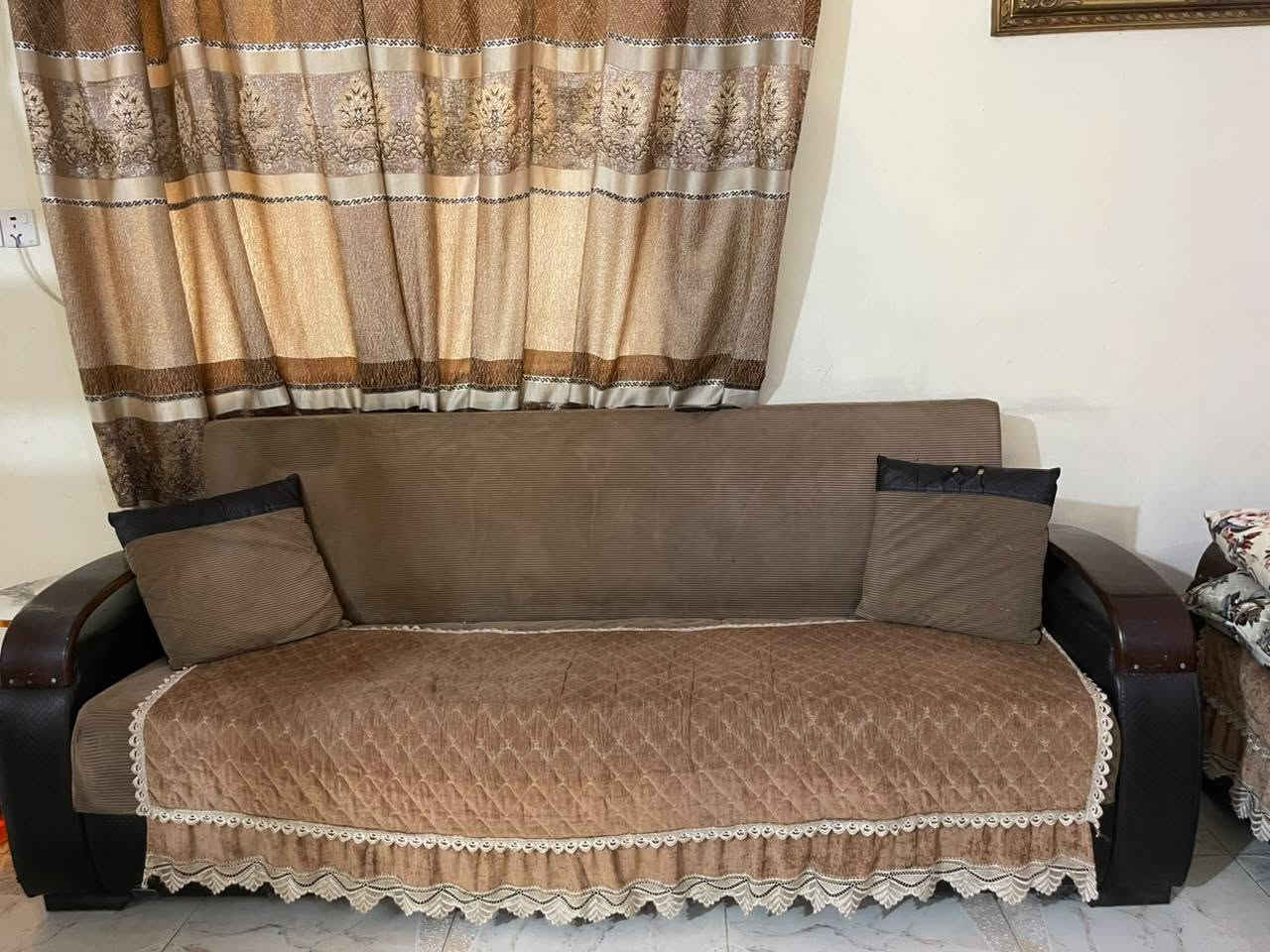السلام عليكم
يتوفر اغراض منزليه للبيع 

تخم قنفات 10مقاعد نضيف 

 مبردات عدد 2نضيفات شغالات ع الفحص 

ثلاجه كبيره نوعيه هاير  مستخدمه 3اشهر فقط 

باترينه  هيه والي بيها 

الاسعار والاستفسار ع الخاص او ع الرقم ***********

