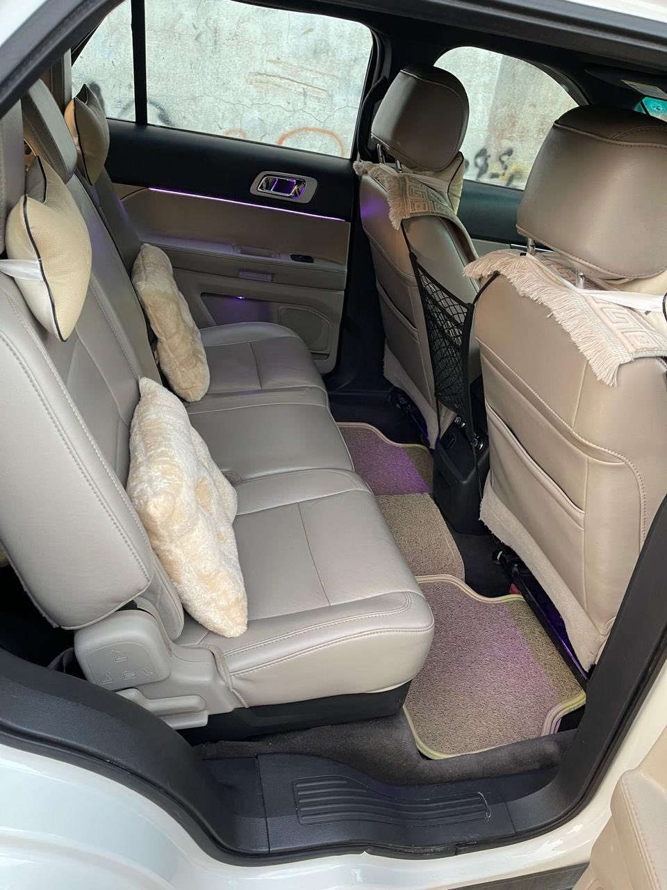 فۆرد ئێکسپلۆرا ٢٠١٢ کلین مواسەفات ئەمریکی
بێ لێدران و بێ دەحمە بە کلینی داخڵبووە بێ بۆیاغە 
یەک کارت ساردی هەیە دەرگای دواوەوە لای سەکن ئەویش دیار نییە ڕەقەم سلێمانیە بە ناوی خۆمەوەیە
دەبڵ ئەکسل ( گێڕ ماوس)
مەکینە ٣٥٠٠ بێ تۆربۆیە مەکینە مەرغوبە 
شەش پستۆنە V6
چوار تایەی لۆکی ئەسڵی تایلەندی بۆ بەستراوە ماڕکەی (ئەتڵەس)
گێڕ ئۆتۆماتیک و عادیە
حەوت کورسیە
تەبرید مەرکەزییە
کۆدی دەرگایە
ئاوێنە ئیشارەتە
شاشە گەوریە کامل لەمسە
ناوی کامل جڵدە لە ڕەنگی ڕەش و بێجی پێکهاتووە
شوێن هۆکی هەیە هۆکی ئەسڵی بۆ بەستراوە
سێرڤسی کاملی بۆ کراوە و ئەشیایی شەریکەی بۆ بەستراوە
پێشی کامل توندکراوەتەوە بێ مەسروفە
یەک مانگە هەزە و سەنەوی کامل تا ٢٠/٧/٢٠٣٠ نوێکراوەتەوە
ڕەقەم سلێمانیە و بە ناوی خۆمەوەیە هیچ غەرامەیە لەسەر نیە
سەیارەکە زۆر جوان و پاک ماوە ٦ ساڵە یەک دەستە و سەیارەی ماڵێ بووە 
تەنها ڕۆن و فلتەری شەریکەی تێکراوە ماڵی دۆستە
162$ وەرەقە و مەجال 
***********
***********
